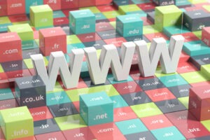 transfer domeny, jak przenieść domenę do innego operatora